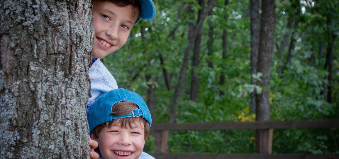 L’école en forêt : un apprentissage libre, au grand air…